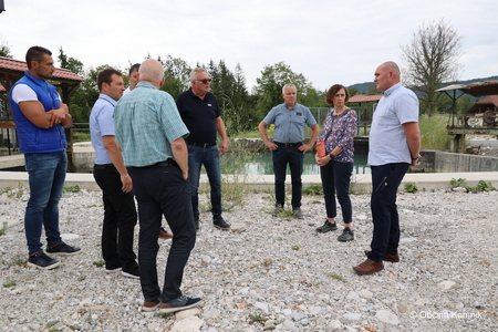 763529Minister Novak na obisku v Obcini Kamnik 1